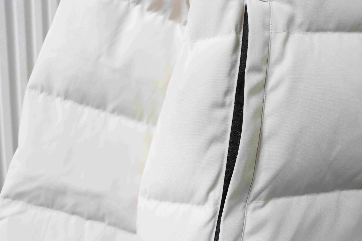 Canada Goose 388M Classic Parker 29 Down Jacket White