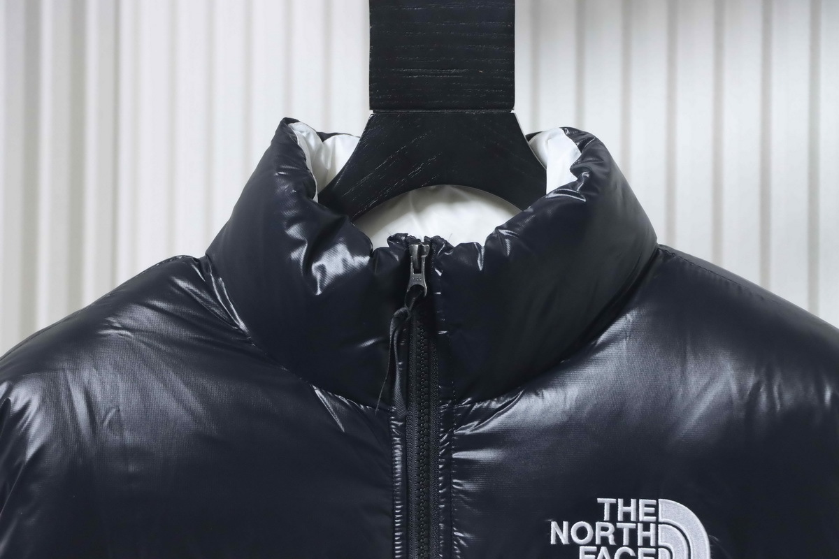 The North Face Nuptse 700 Short Jacket White Black