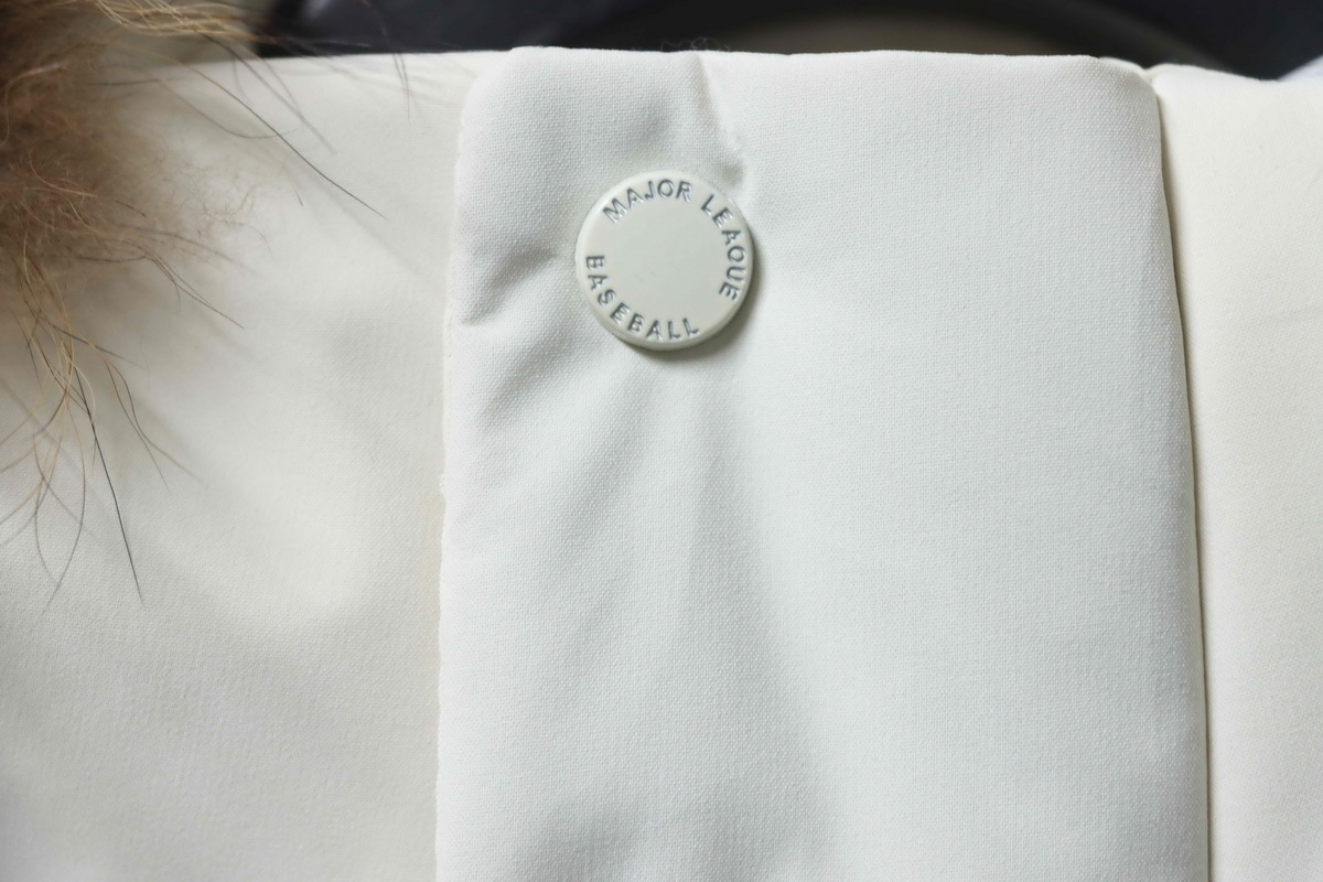 MLB 2nd Generation White Workwear Down Jacket With Large Fur Collar