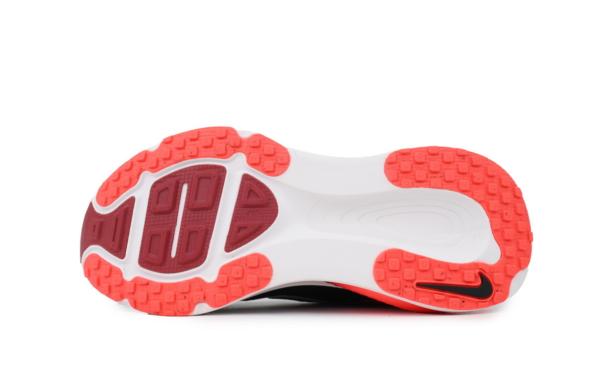 NIKE Vomero 18 SE Black Bright Crimson HM6803-008