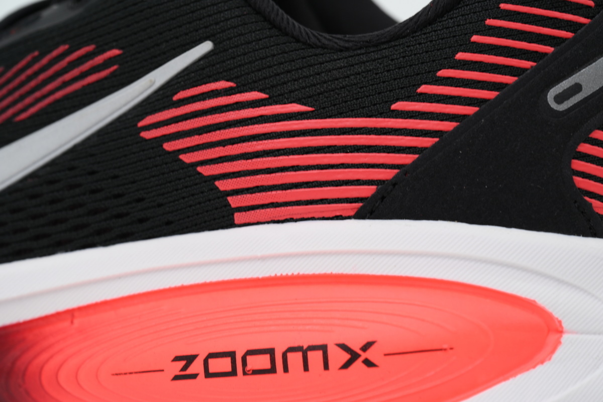 NIKE Vomero 18 SE Black Bright Crimson HM6803-008