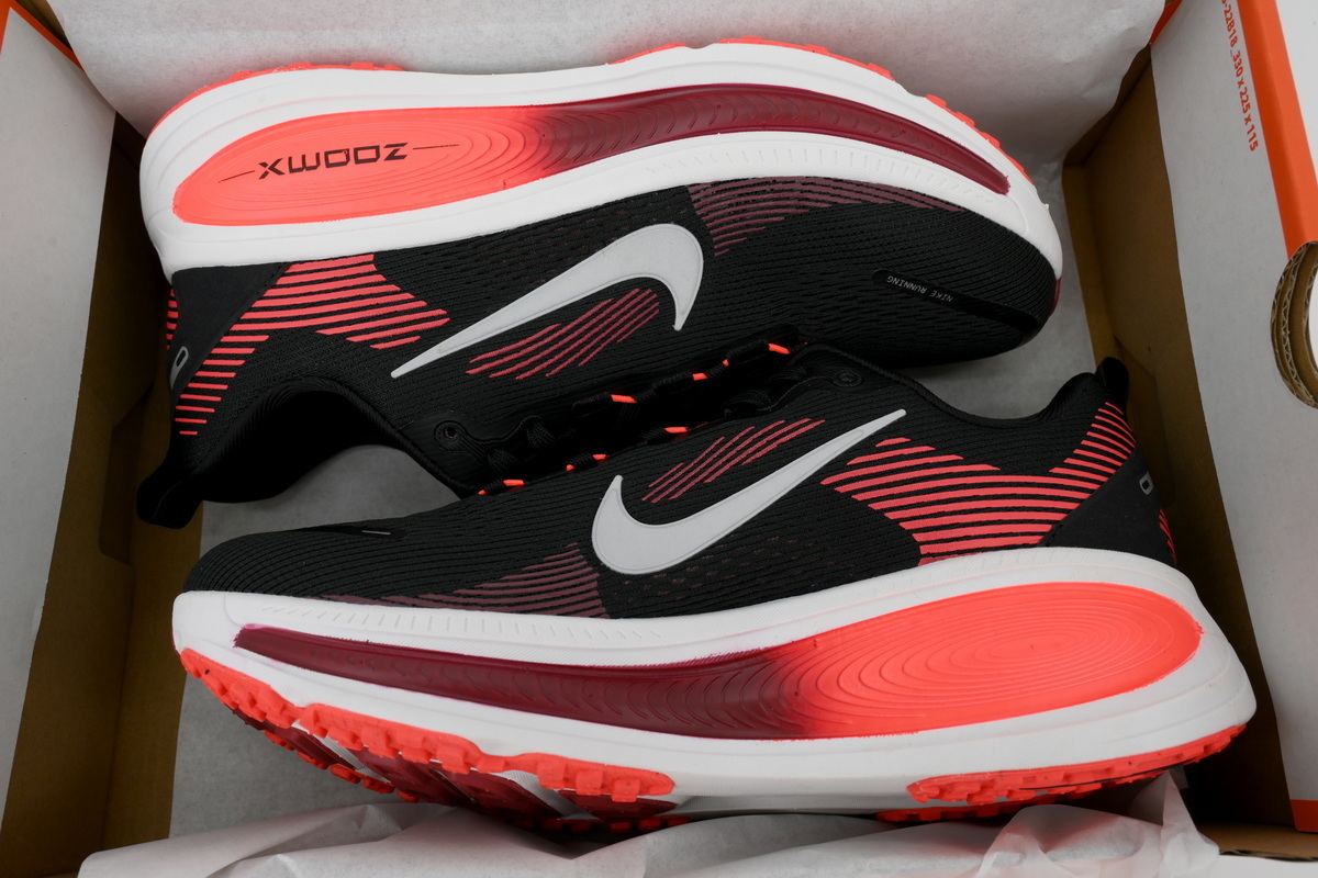 NIKE Vomero 18 SE Black Bright Crimson HM6803-008