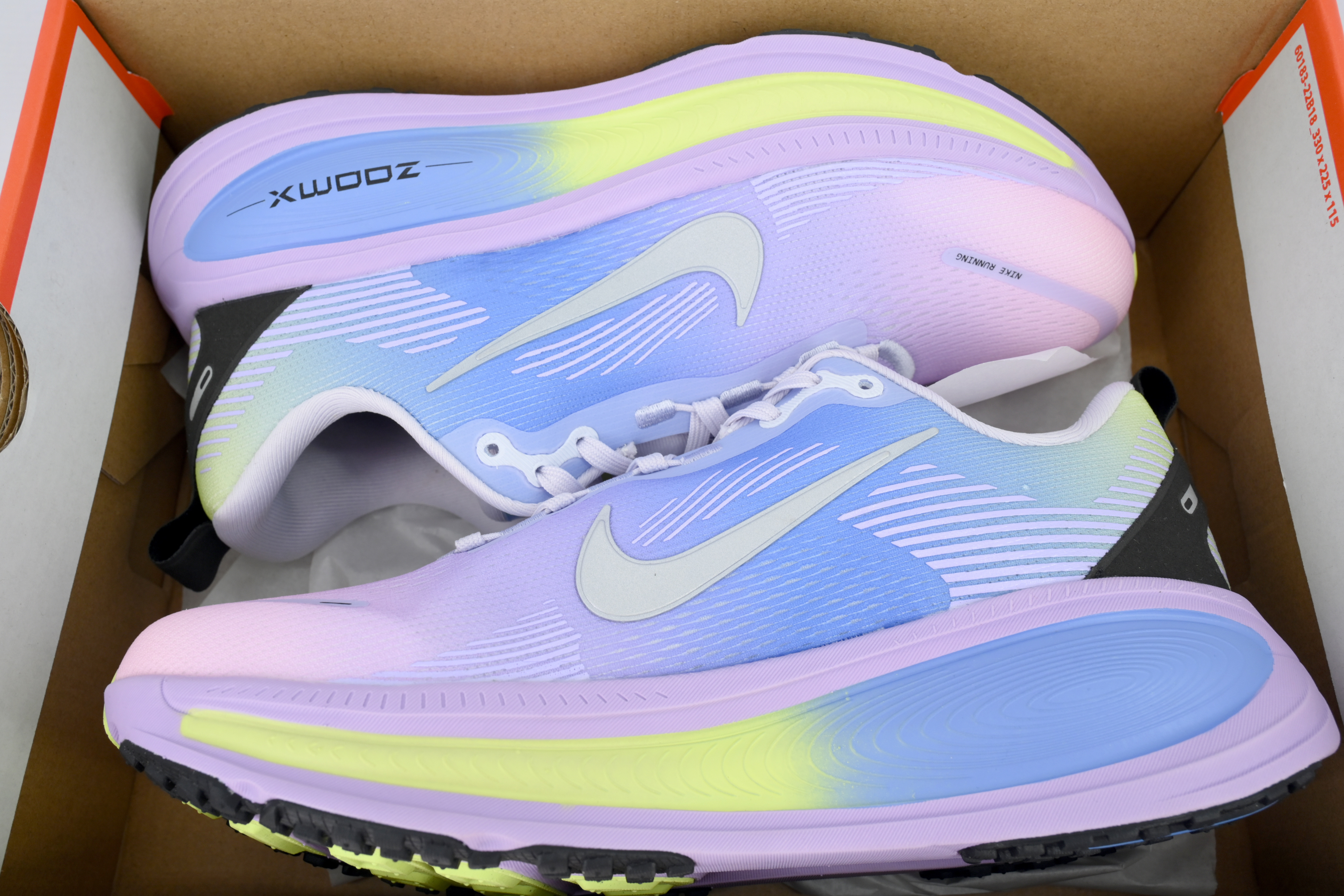 NIKE Wmns Vomero 18 SE Mood Ring Pack IB5169-500