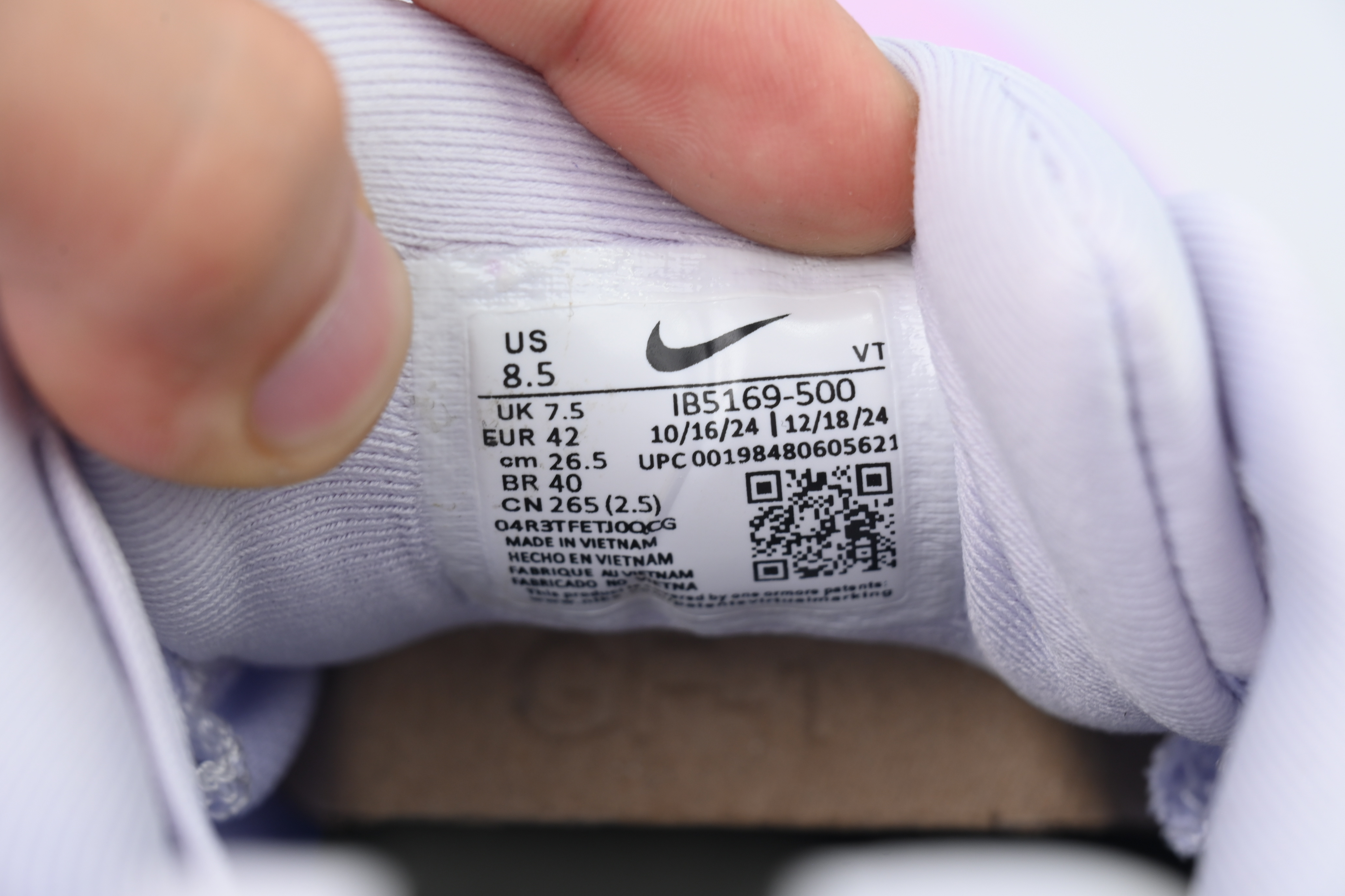 NIKE Wmns Vomero 18 SE Mood Ring Pack IB5169-500