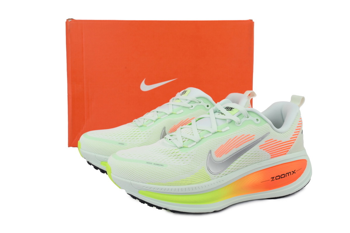 NIKE Vomero 18 Barely Green Hyper Crimson HM6803-300