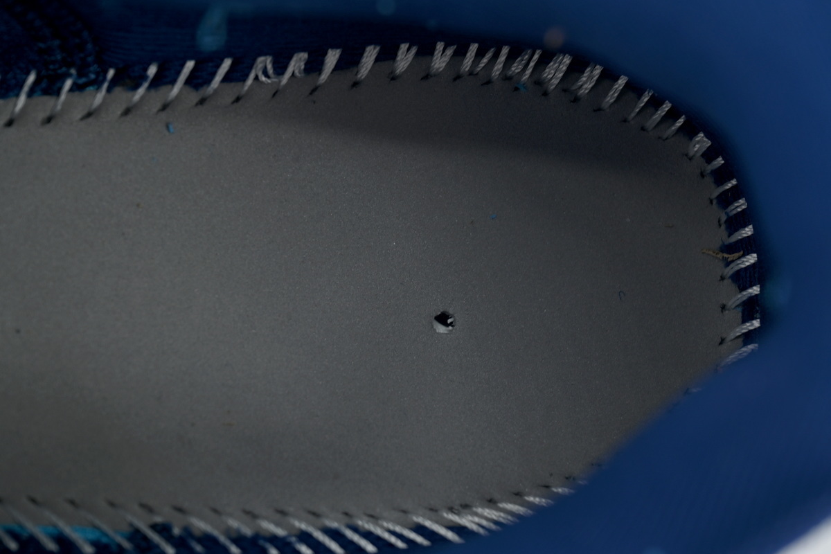 NIKE Vomero 18 Blue Void Blue Lightning HM6803-401