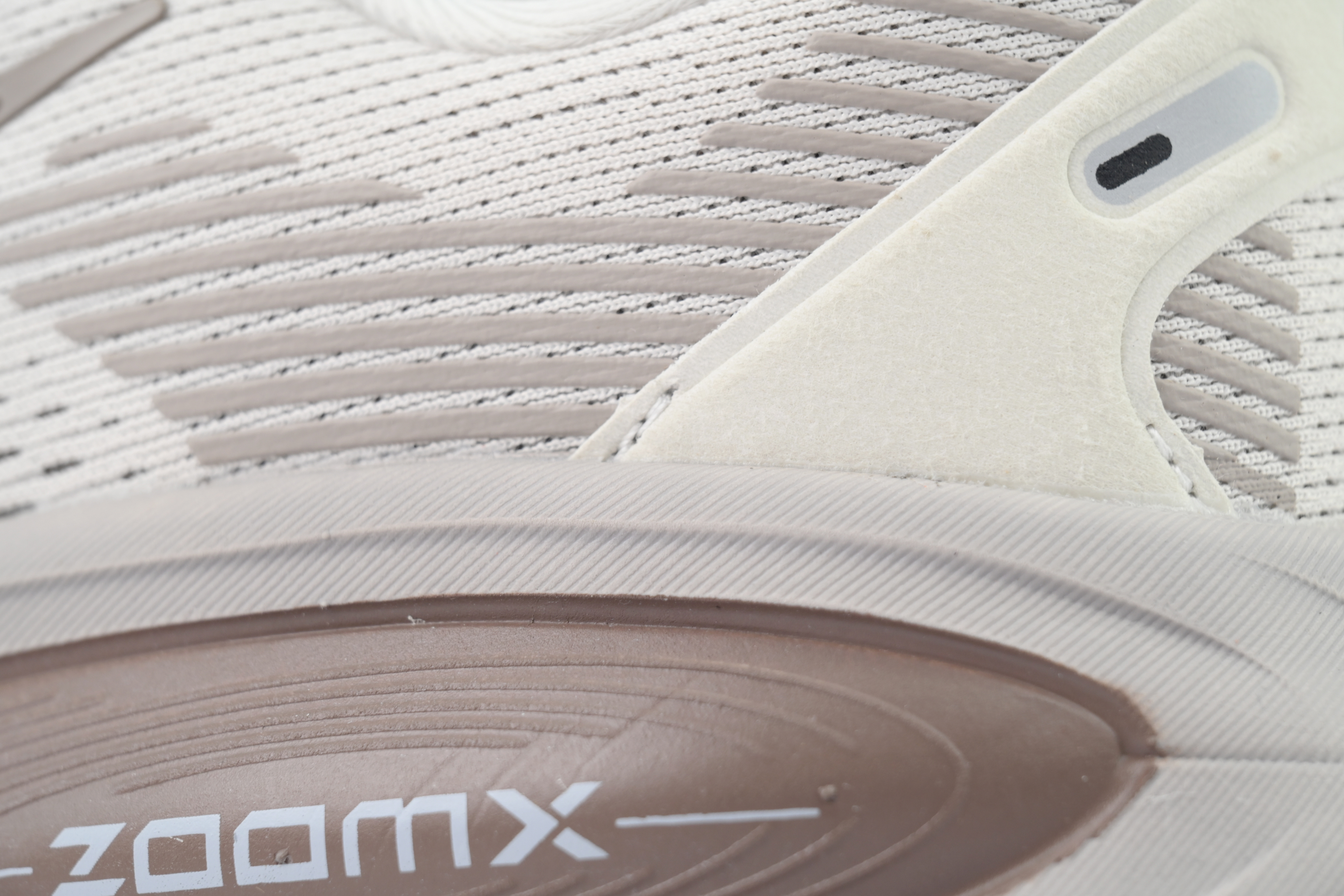 NIKE Vomero 18 Brown HM6804-003