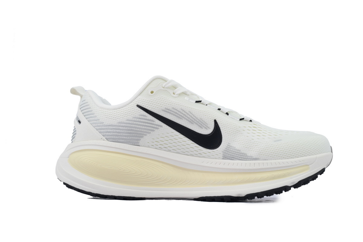 NIKE Vomero 18 Coconut Milk HM6803-101