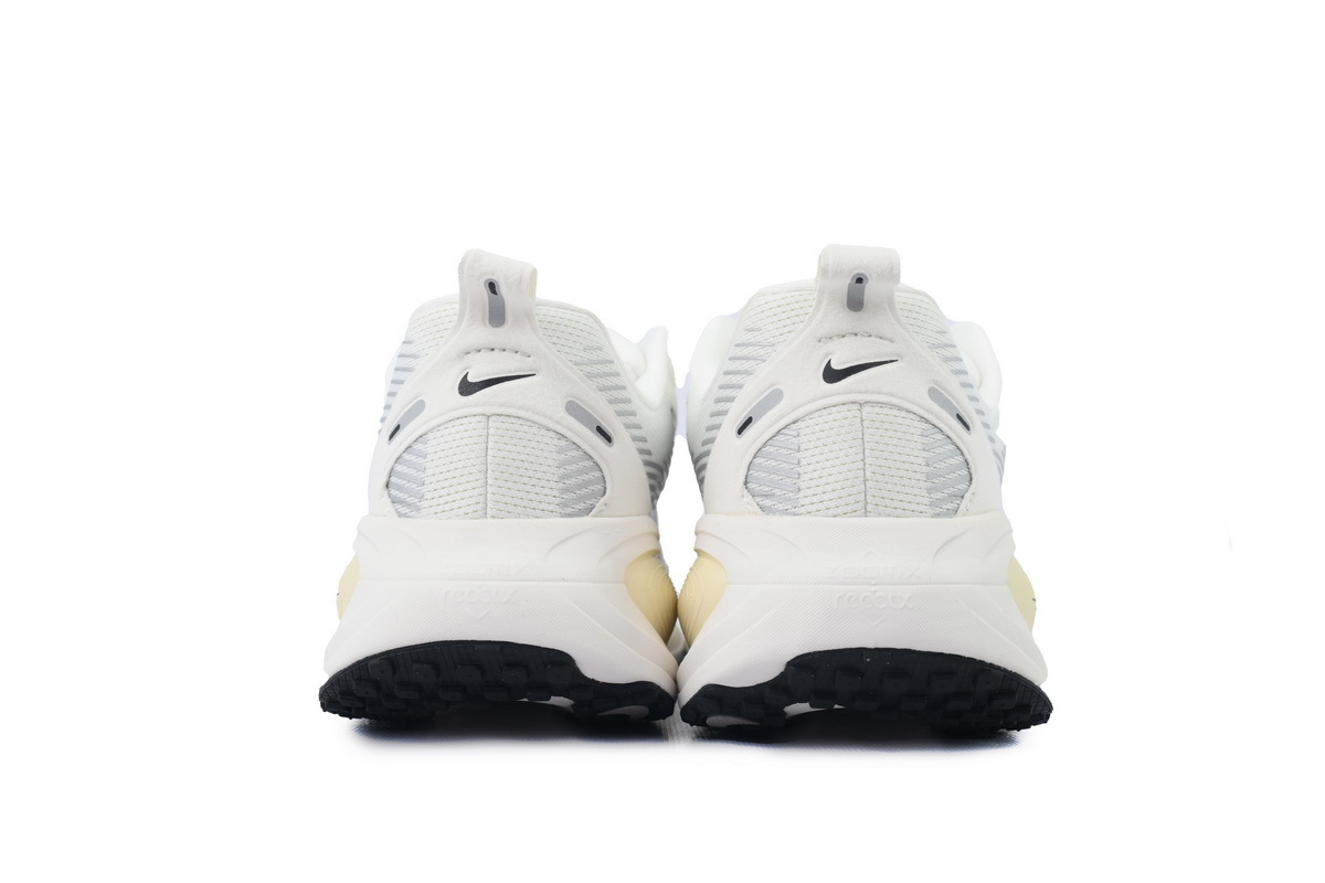 NIKE Vomero 18 Coconut Milk HM6803-101