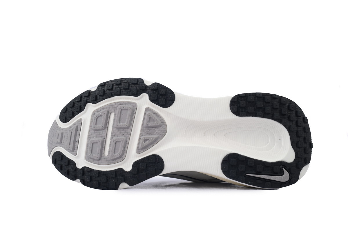 NIKE Vomero 18 Coconut Milk HM6803-101