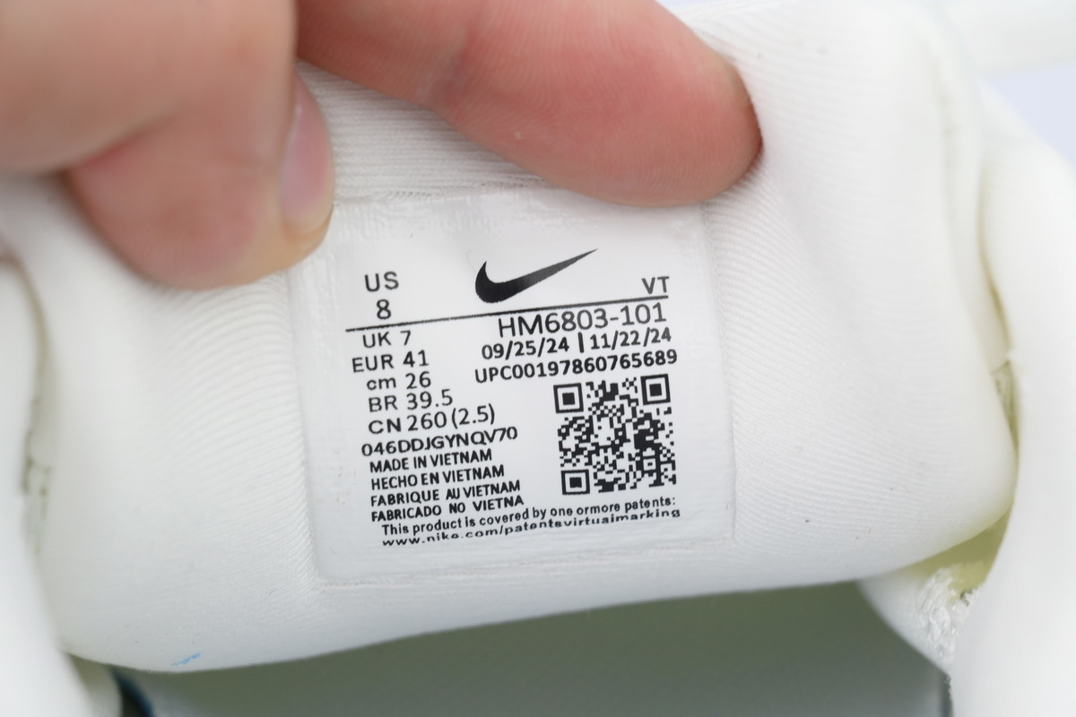 NIKE Vomero 18 Coconut Milk HM6803-101