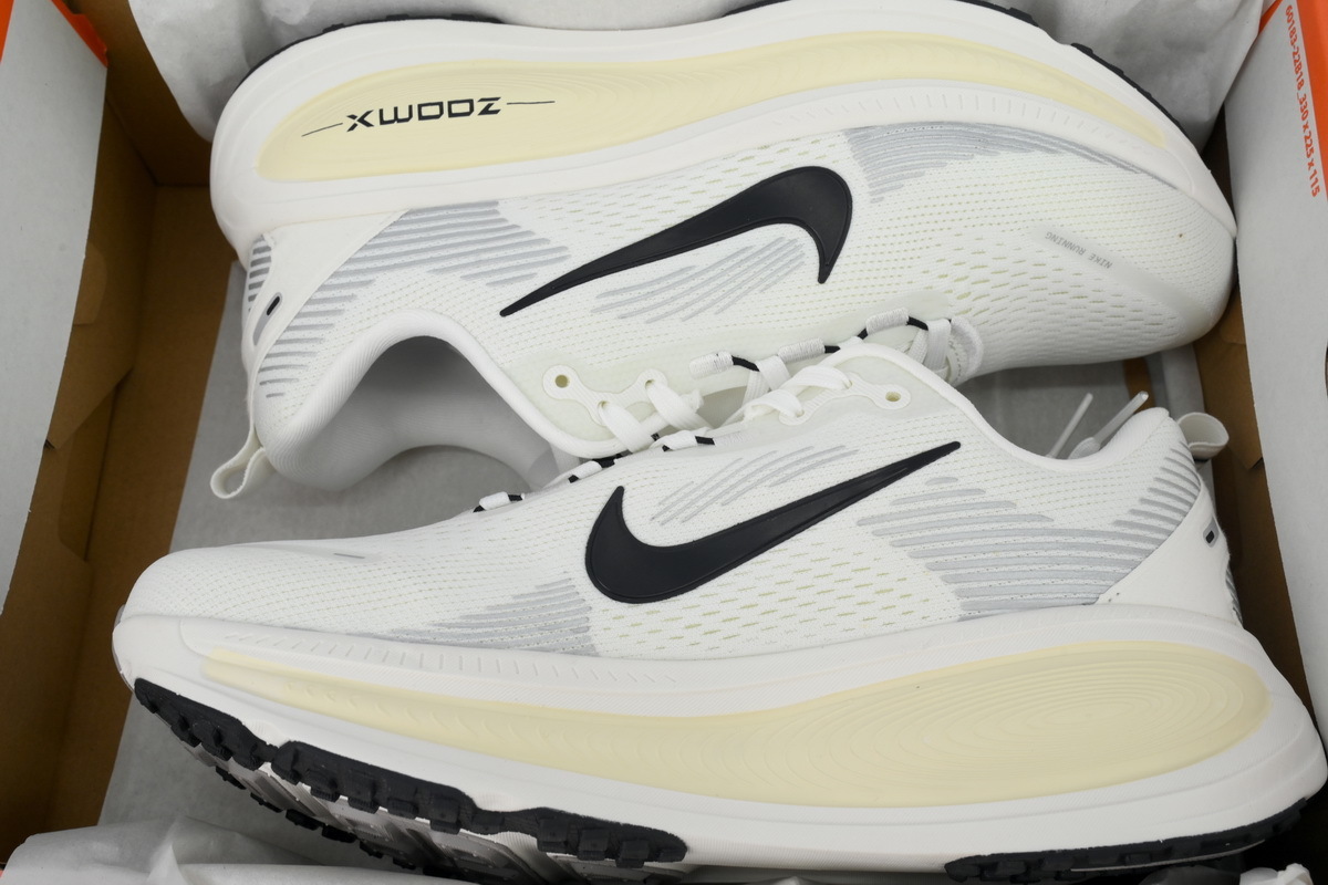 NIKE Vomero 18 Coconut Milk HM6803-101