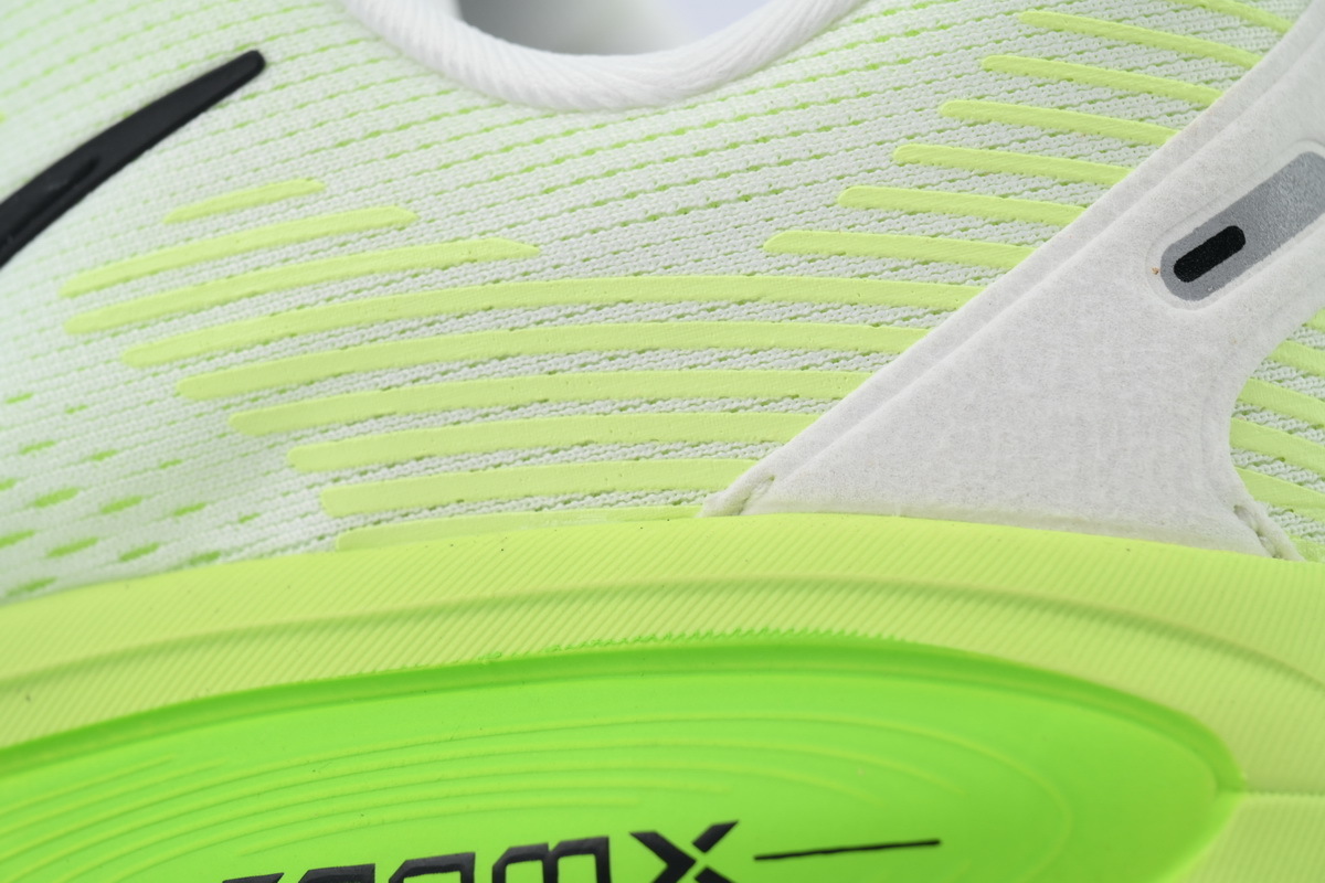 NIKE Vomero 18 Electric Green HM6803-100