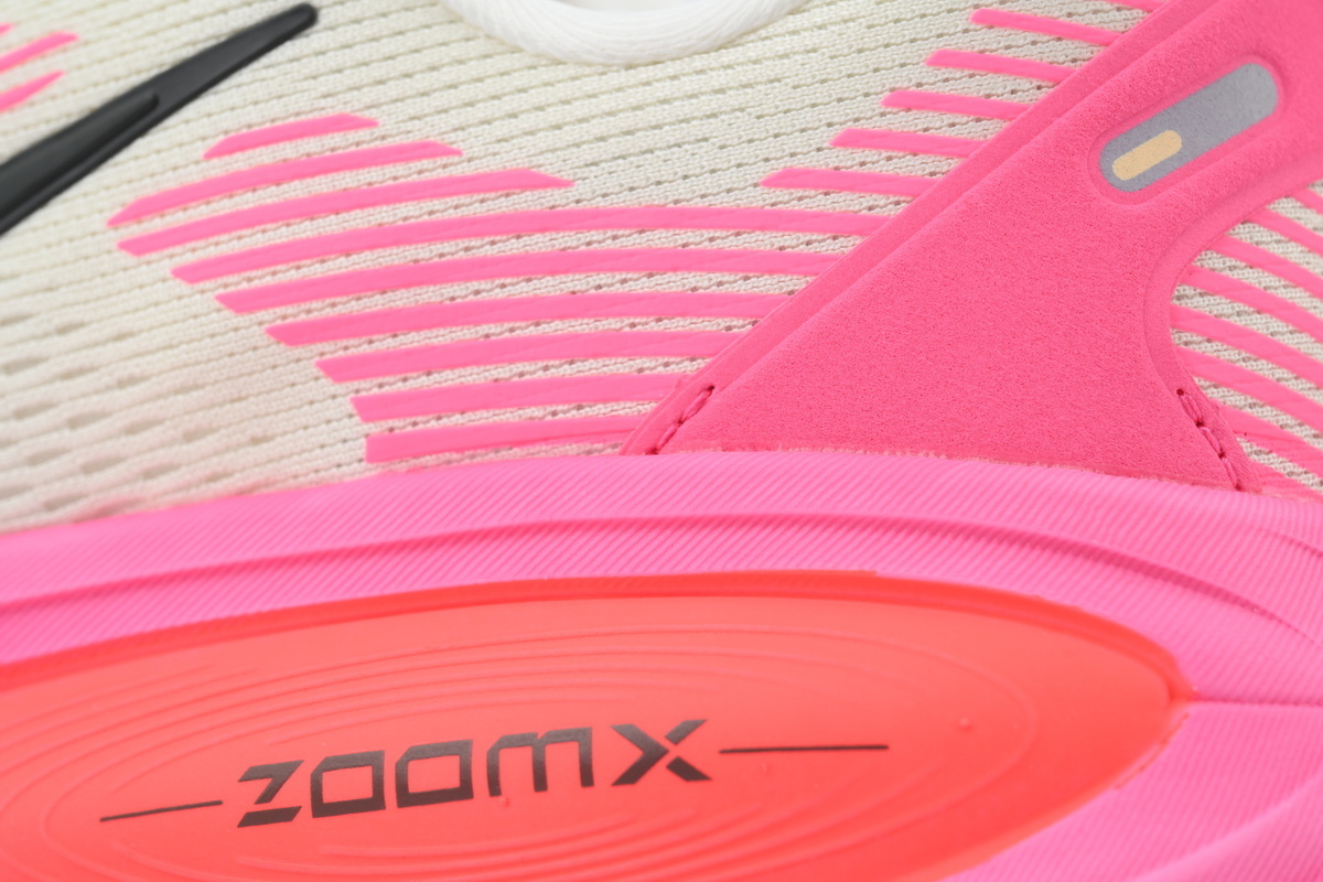 NIKE Vomero 18 Sail Hyper Pink IB7315-100