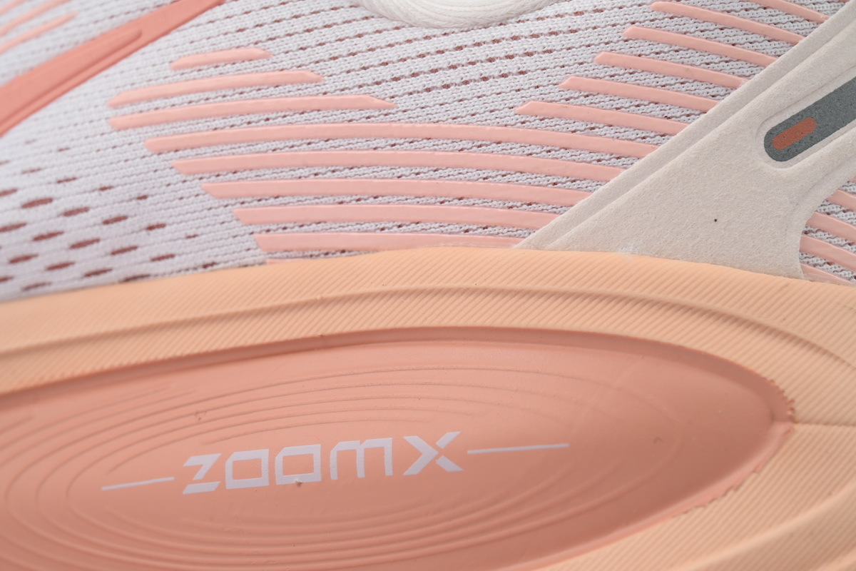 NIKE Vomero 18 Light Orange HM6804-601