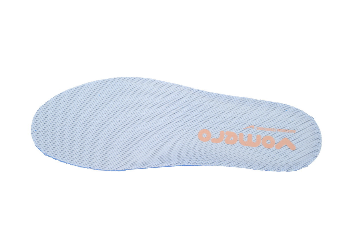 NIKE Vomero 18 Light Orange HM6804-601