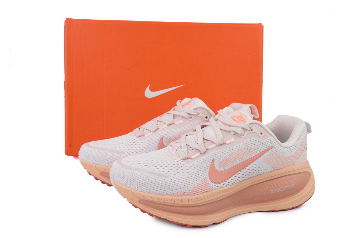 NIKE Vomero 18 Light Orange HM6804-601