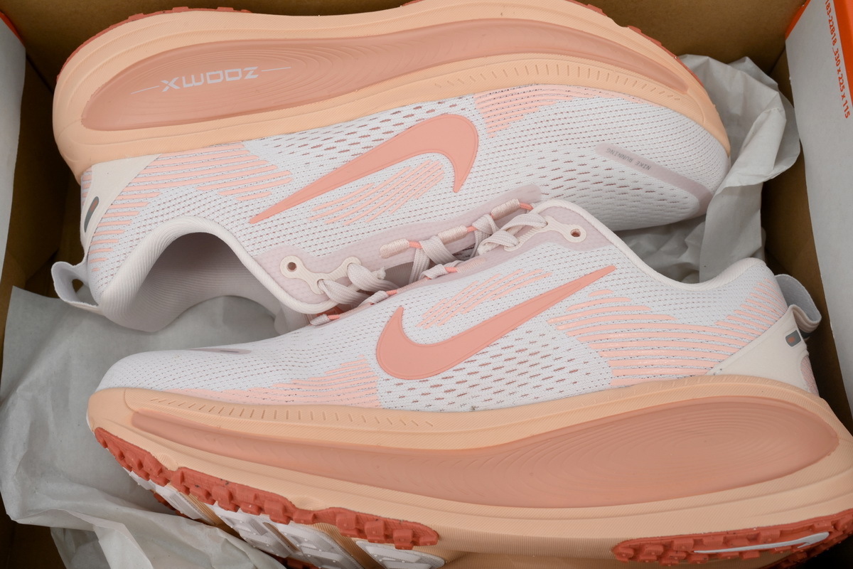 NIKE Vomero 18 Light Orange HM6804-601