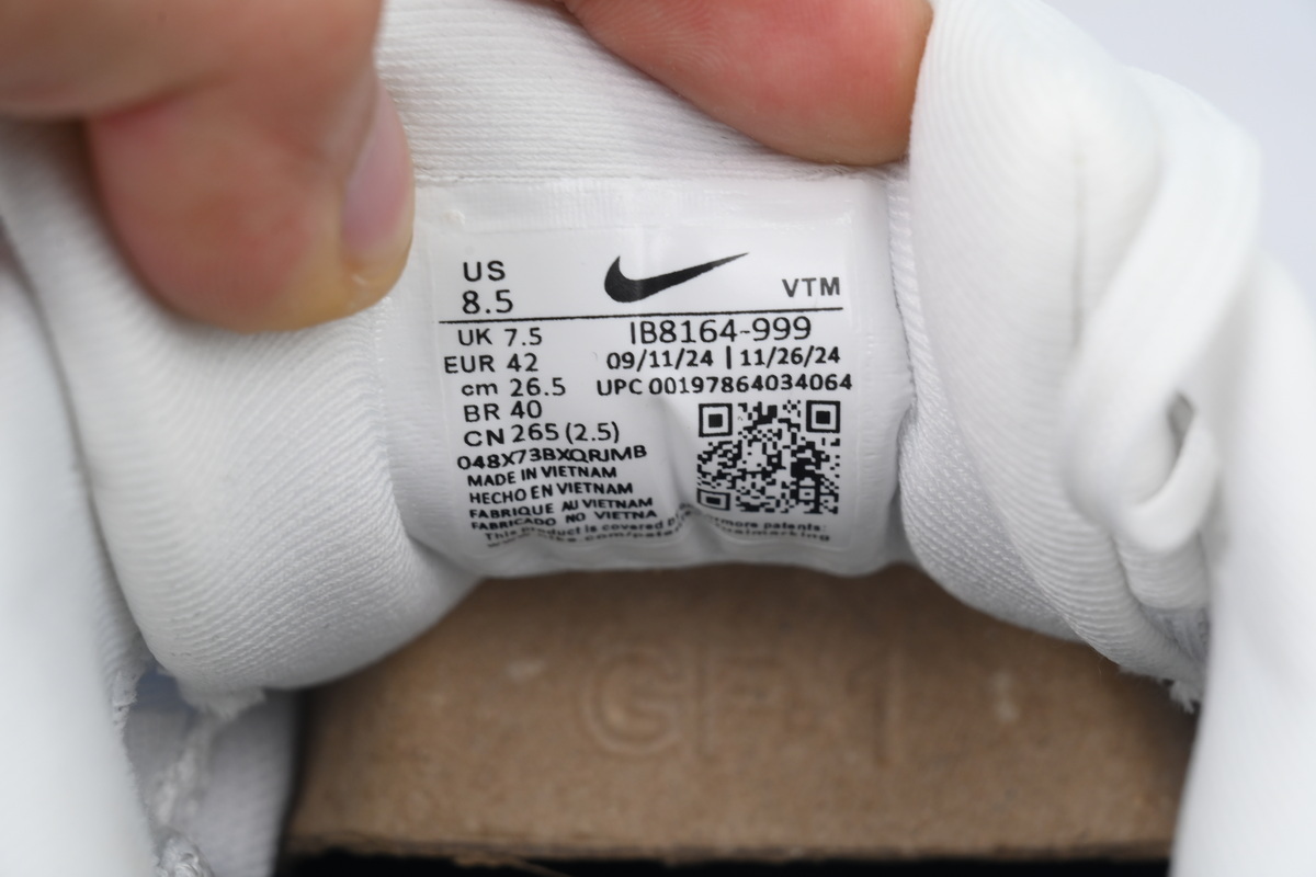 NIKE Vomero 18 Light Trails Pack IB8164-999