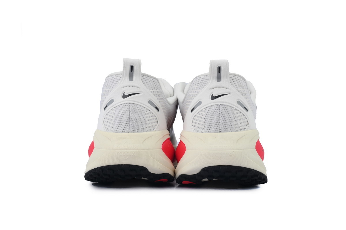 NIKE Vomero 18 Platinum Tint Siren Red HM6803-001