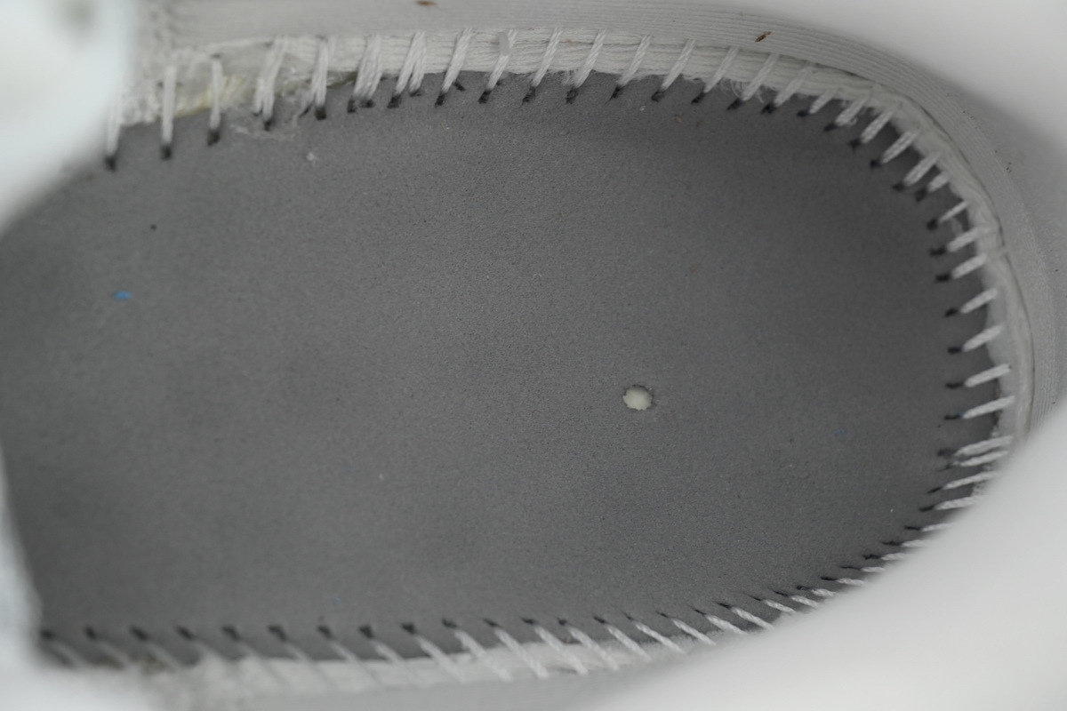 NIKE Vomero 18 Platinum Tint Siren Red HM6803-001