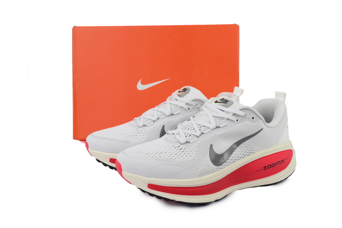 NIKE Vomero 18 Platinum Tint Siren Red HM6803-001