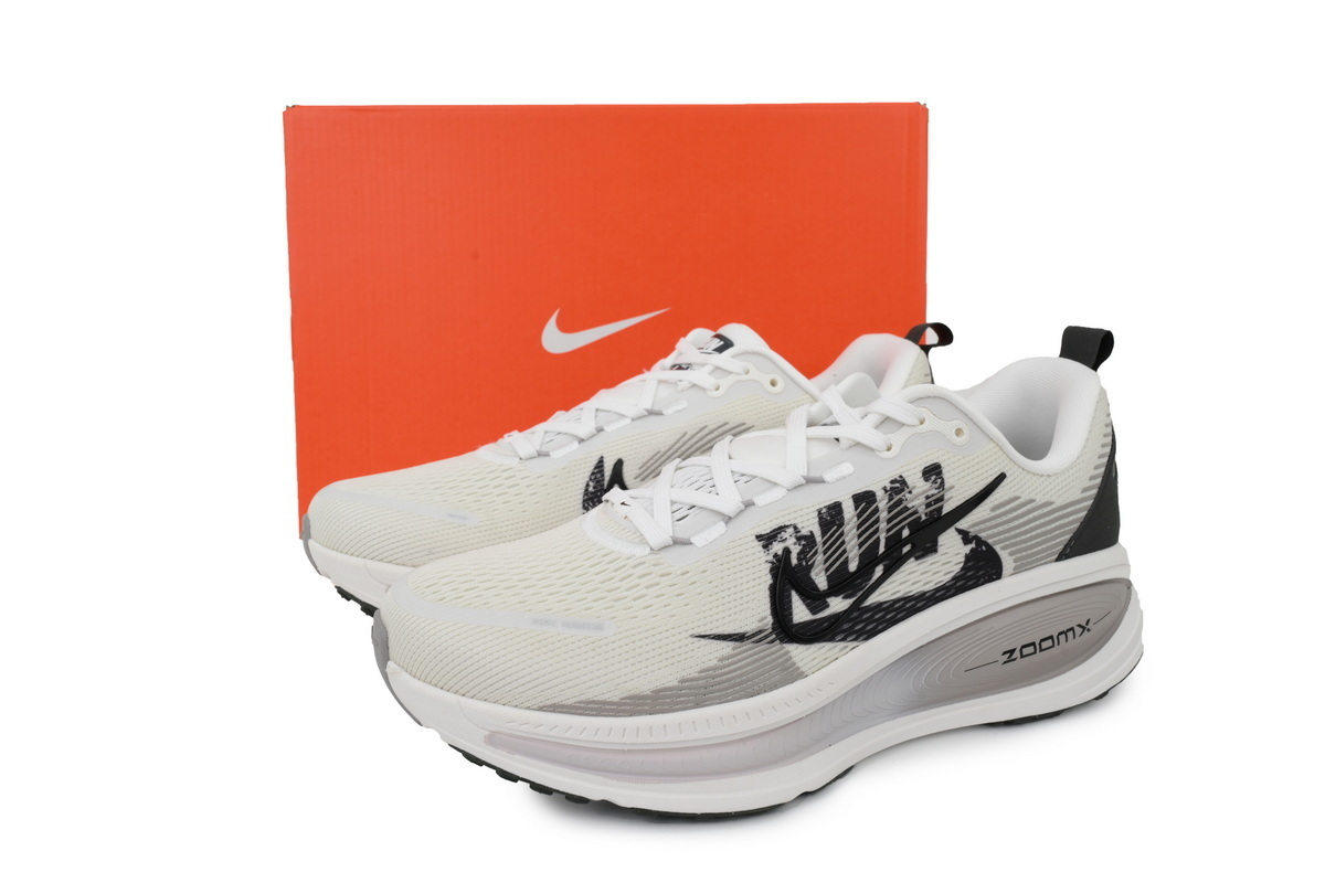 NIKE Vomero 18 SE Run Pack IB5726-100