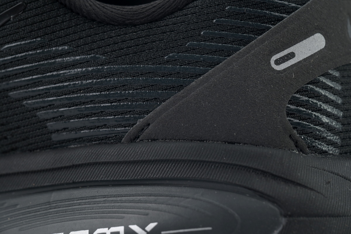 NIKE Vomero 18 Triple Black HM6803-005