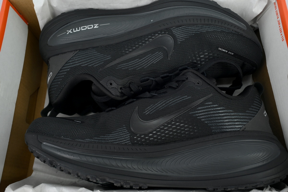 NIKE Vomero 18 Triple Black HM6803-005