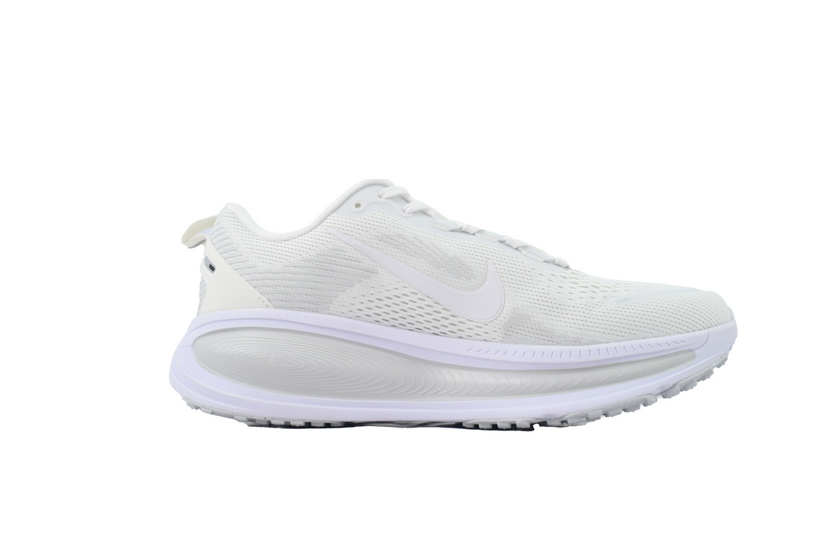 NIKE Vomero 18 White Photon Dust HM6803-106