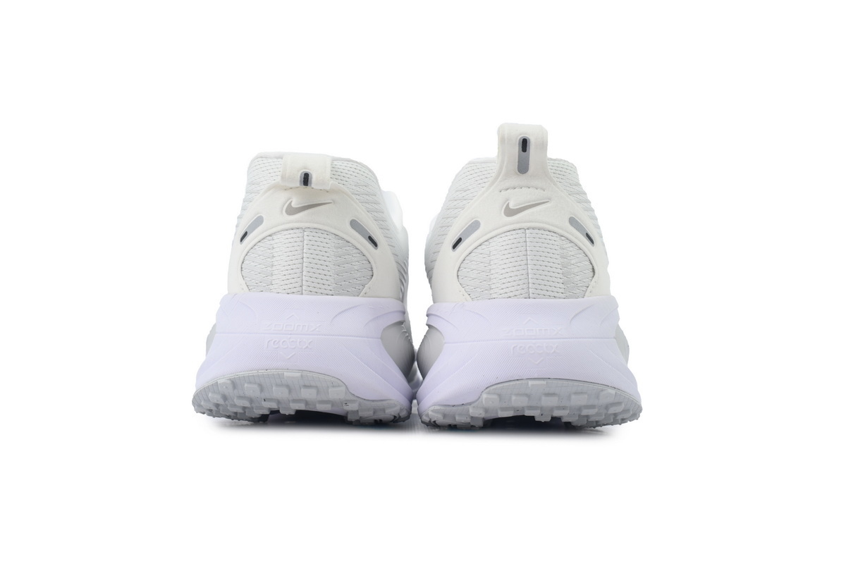 NIKE Vomero 18 White Photon Dust HM6803-106