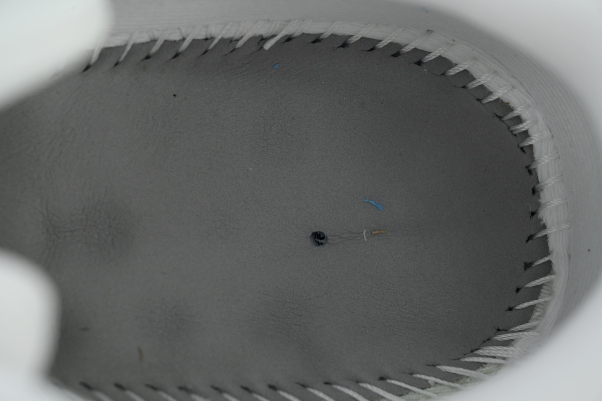 NIKE Vomero 18 White Photon Dust HM6803-106