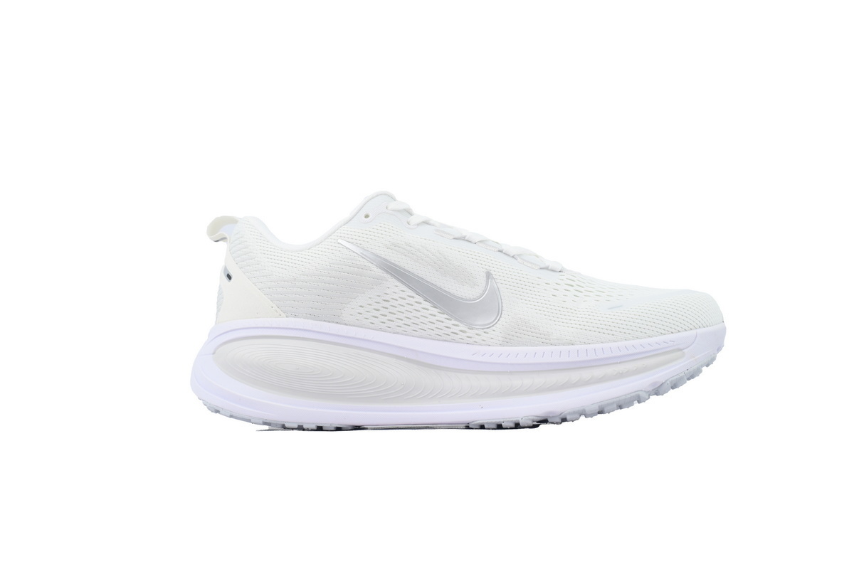NIKE Vomero 18 White Photon Dust HM6804-104