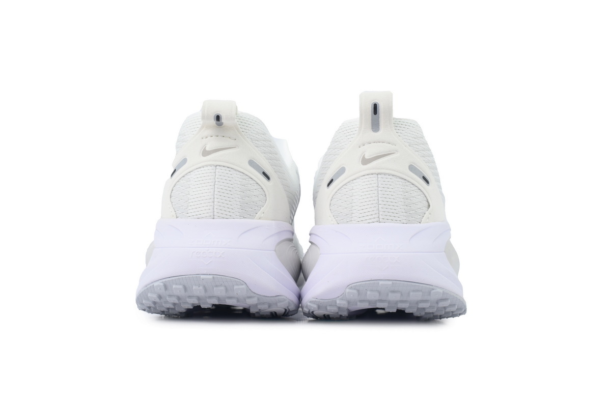 NIKE Vomero 18 White Photon Dust HM6804-104
