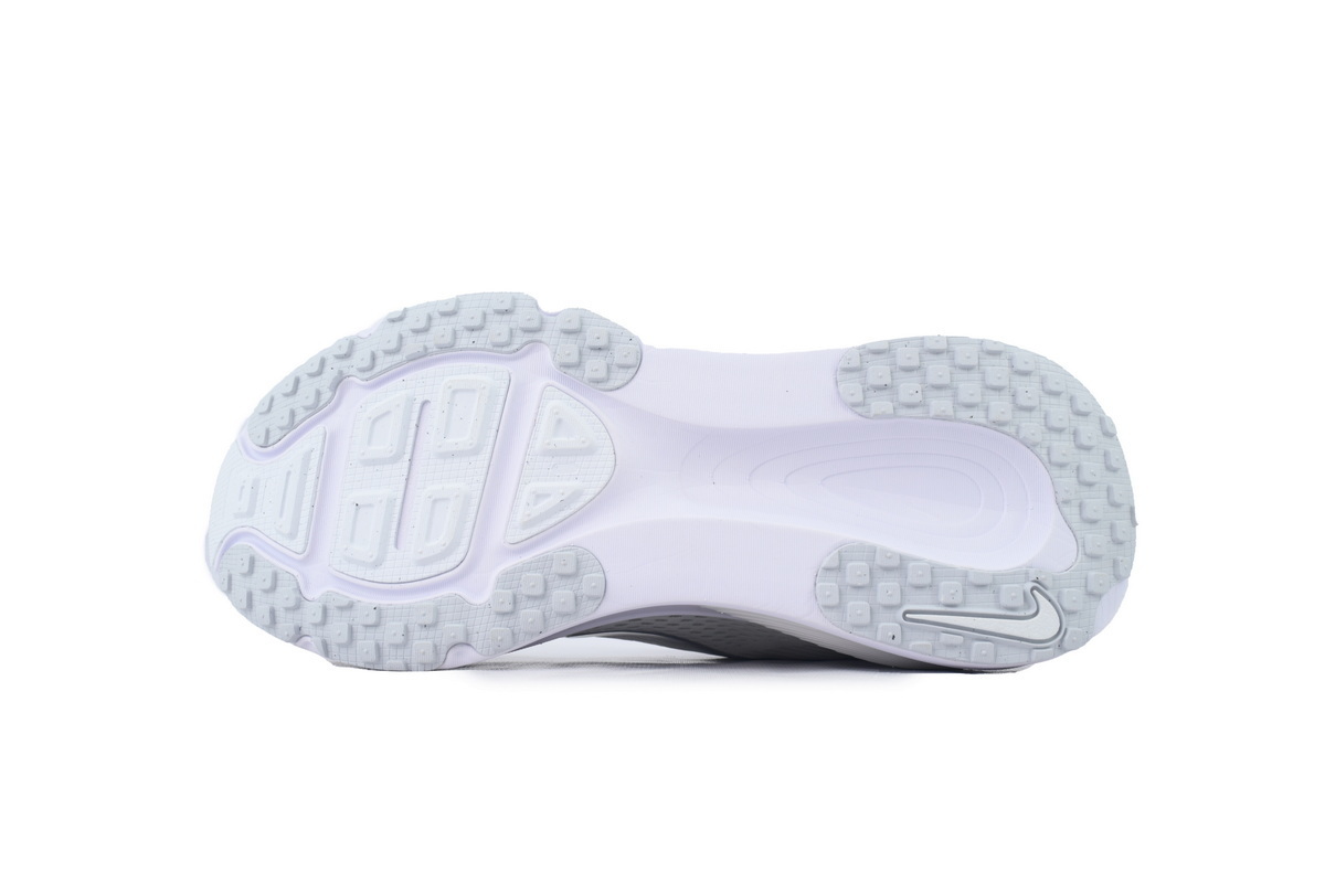 NIKE Vomero 18 White Photon Dust HM6804-104