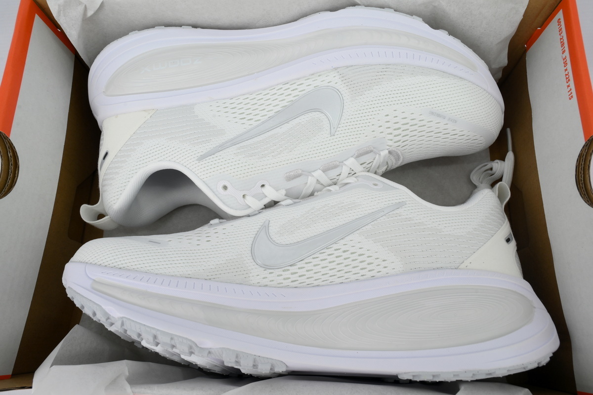 NIKE Vomero 18 White Photon Dust HM6804-104