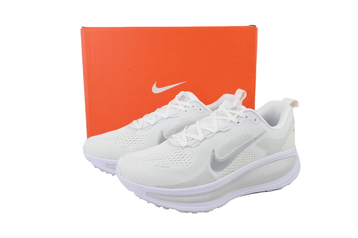 NIKE Vomero 18 White Photon Dust HM6804-104