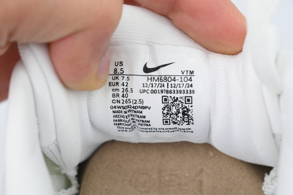 NIKE Vomero 18 White Photon Dust HM6804-104