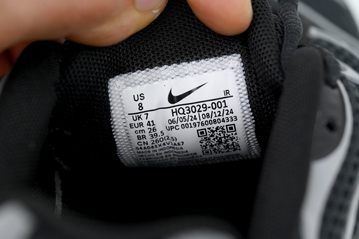 Nike Air Max Plus Premium Black Metallic Silver HQ3029-001 