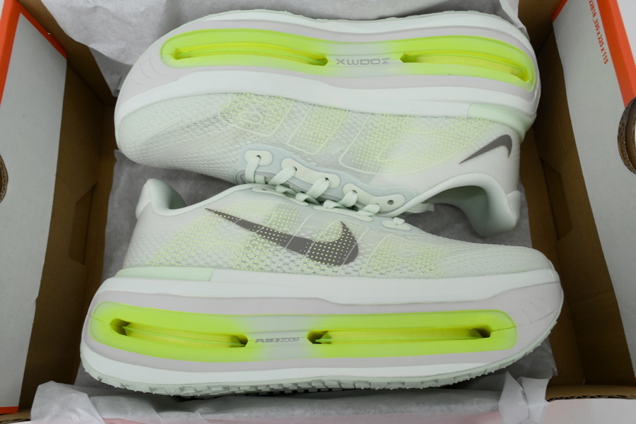 NIKE Vomero 19 Moonlight HQ2050-101