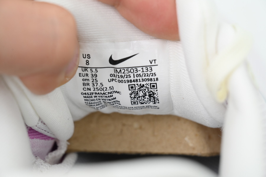 NIKE Wmns Vomero 18 Sail Doll IM2503-133