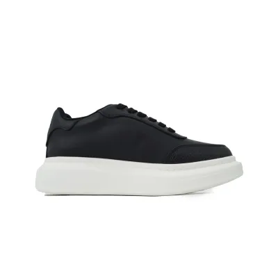 Alexander McQueen Sneaker Black And White Tail 02