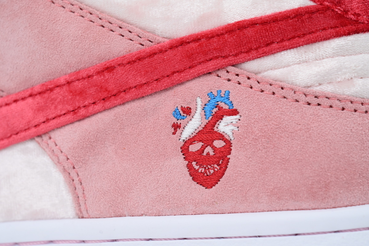 StrangeLove x Nike Dunk Low SB Valentine's Day CT2552-800