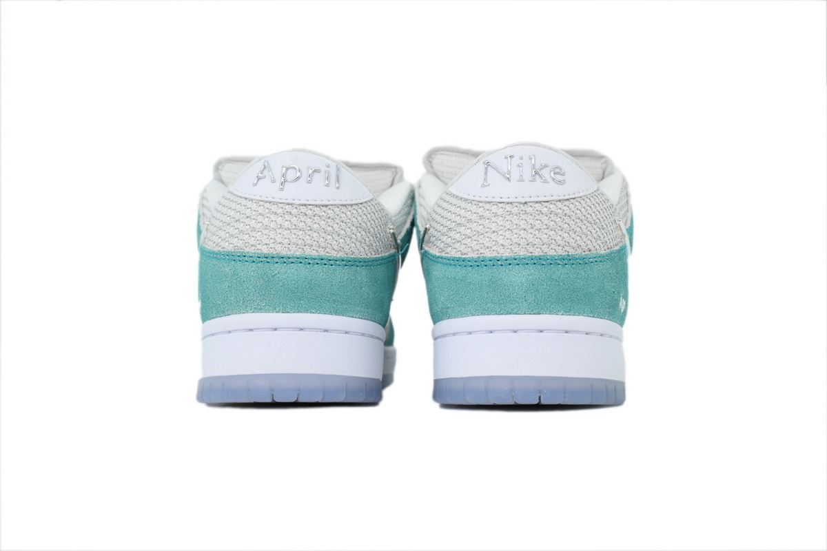 Top Version April Skateboards x Nike Dunk Low SB Turbo Green FD2562-400
