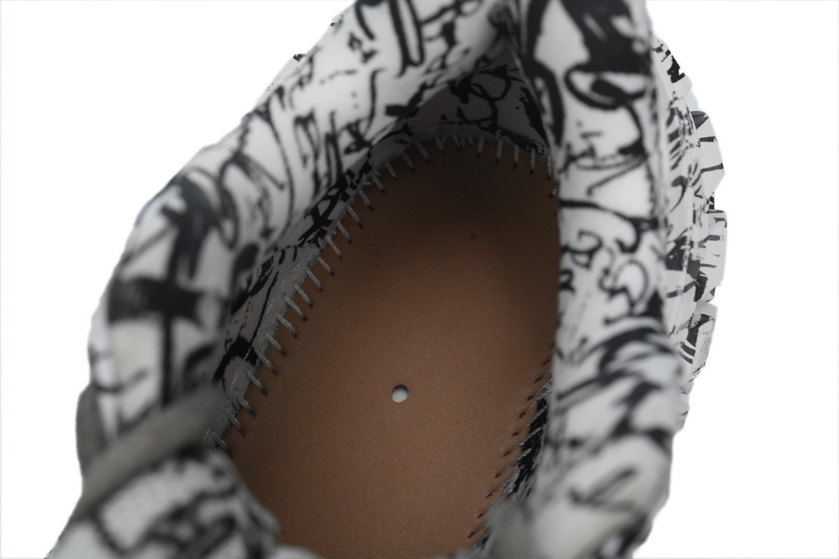 Balenciaga Defender Graffiti White 685611 W2RAM 9010