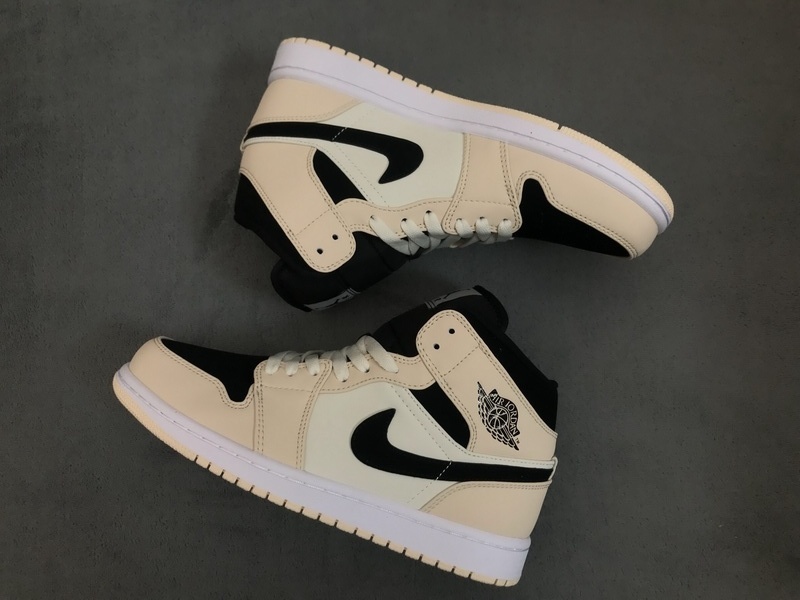 Air Jordan 1 Mid Barely Orange (Women's) BQ6472-800