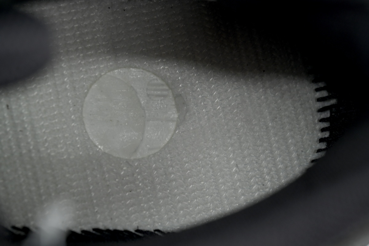 Top Version Adidas Yeezy Boost 700 Utility Black (2019/2023)  FV5304