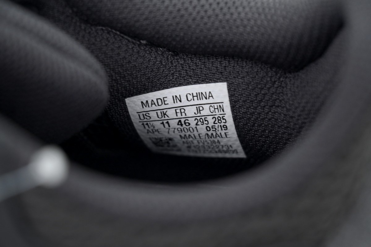 Top Version Adidas Yeezy Boost 700 Utility Black (2019/2023)  FV5304