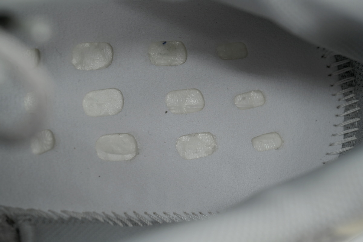 Top Version Adidas Yeezy Boost 700 V2 Cream GY7924