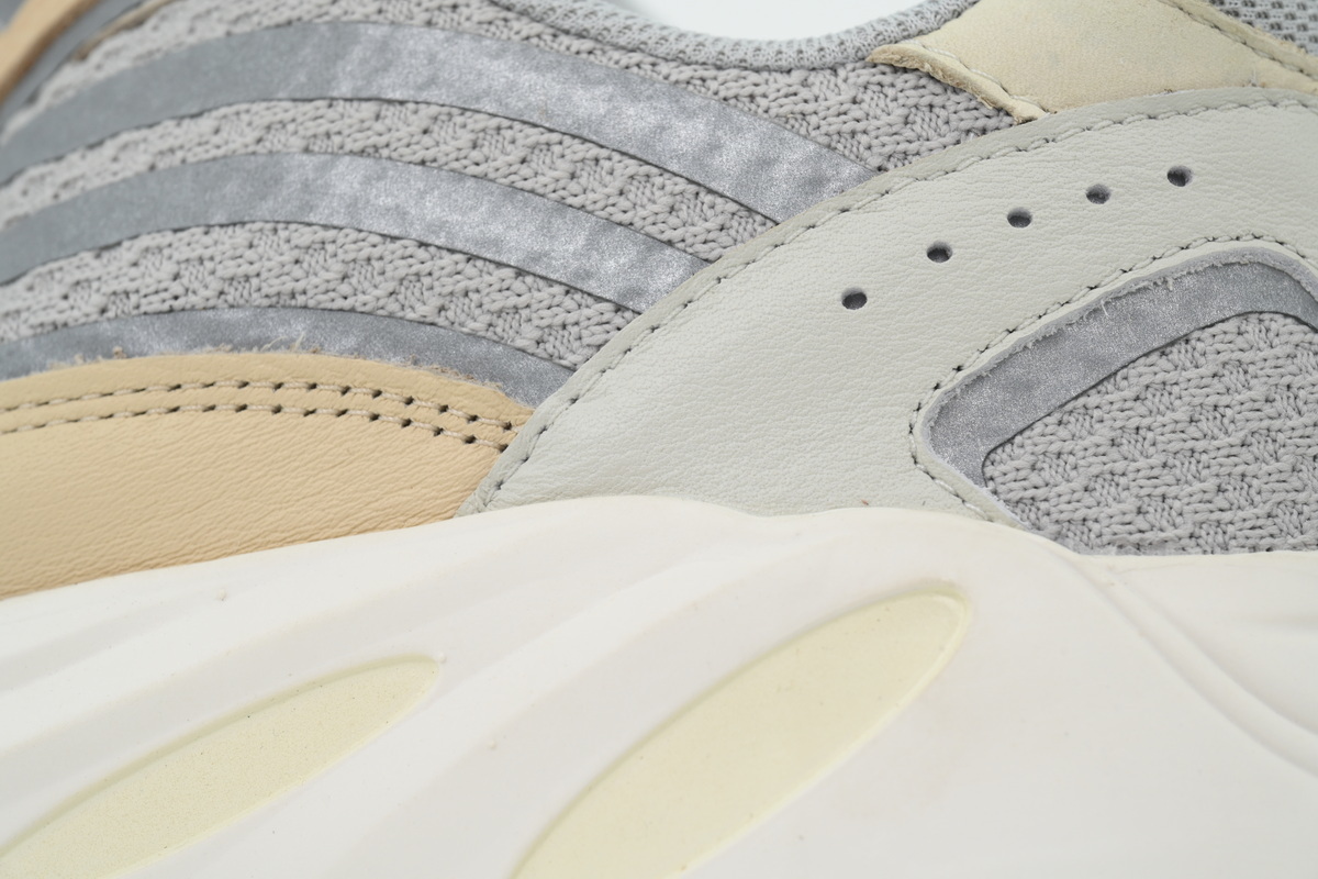 Top Version Adidas Yeezy Boost 700 V2 Cream GY7924